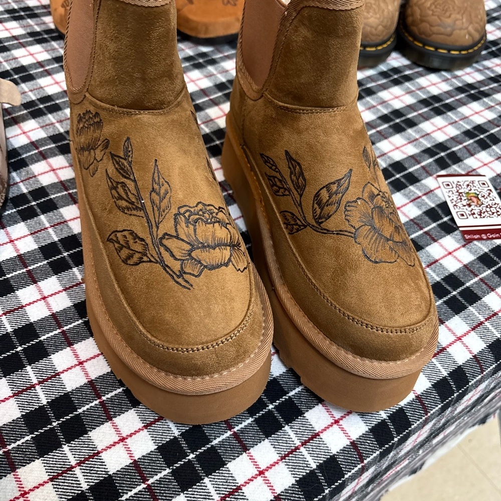Floral freehand burned Tan Ankle Boots